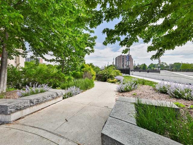 1202 - 111 Forsythe St