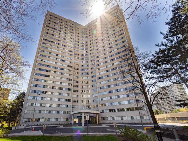 402 - 3700 Kaneff Cres