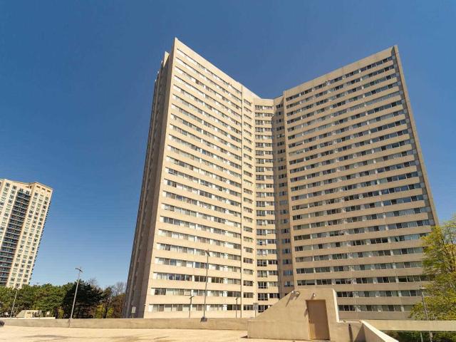 402 - 3700 Kaneff Cres