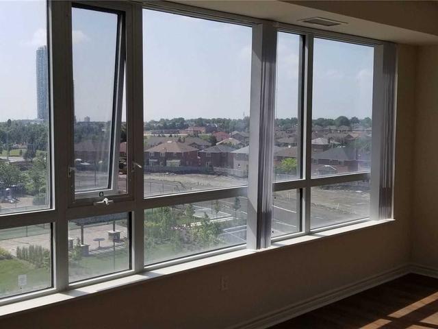 515 - 349 Rathburn Rd W