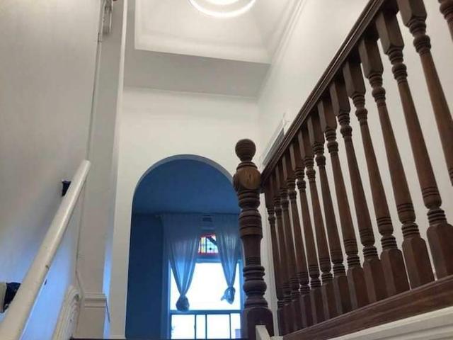 3 - 1376 Queen St W