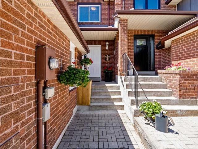 2533 Addingham Cres