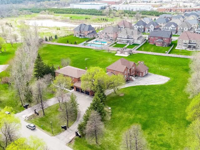 22 Manswood Cres
