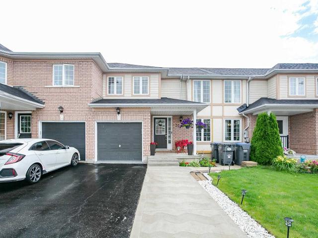32 Peachleaf Cres