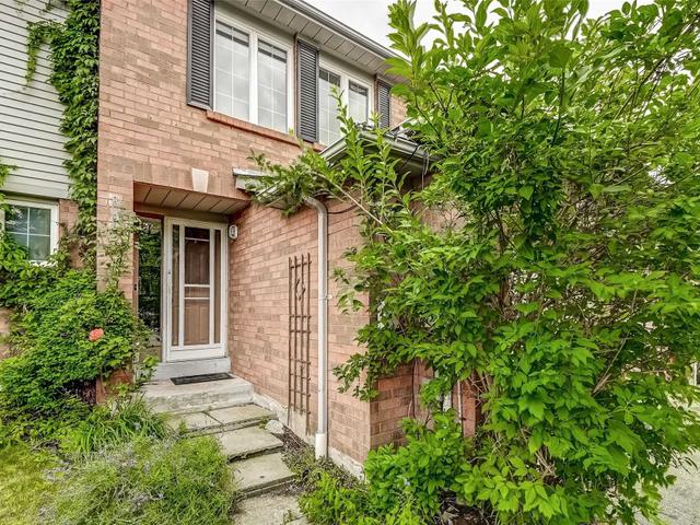 3319 Fenwick Cres
