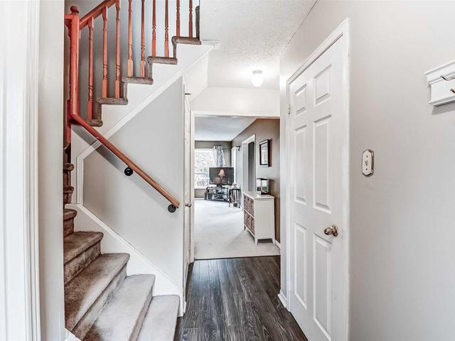 3319 Fenwick Cres