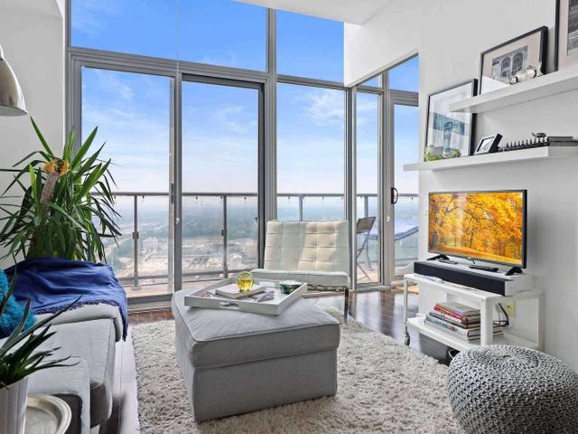 PH3504 - 105 The Queensway Ave