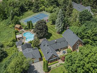 48 William St E