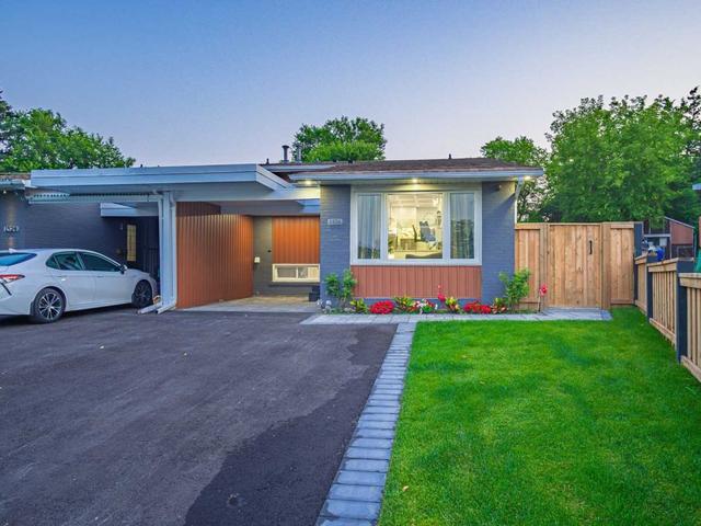 1526 Swanage Cres