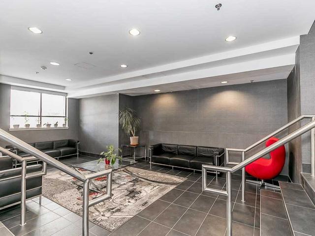 401 - 812 Lansdowne Ave