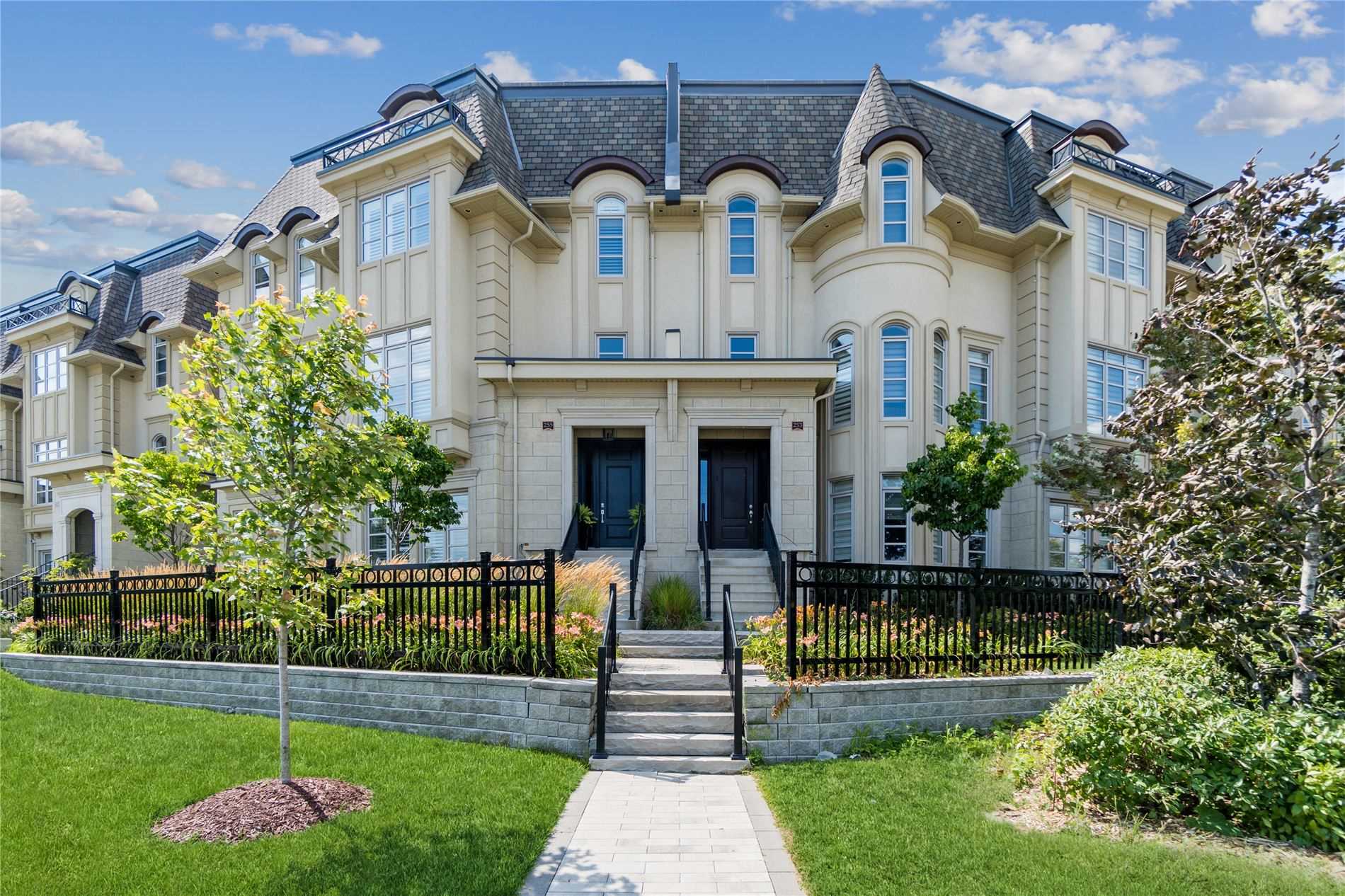 255 Rebecca St, Oakville Sold, W5328794 Condos.ca