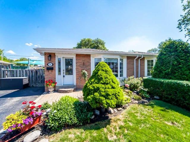 51 Darlington Cres