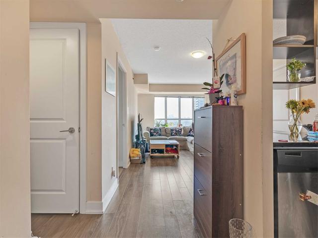 1126 - 2 Eva Rd