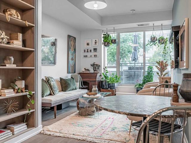 525 - 38 Howard Park Ave