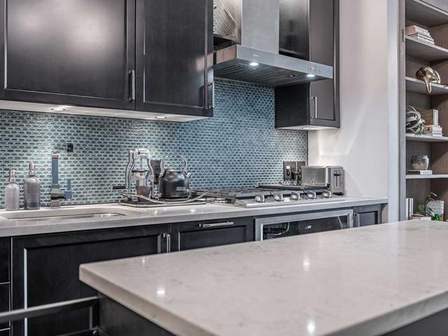 525 - 38 Howard Park Ave