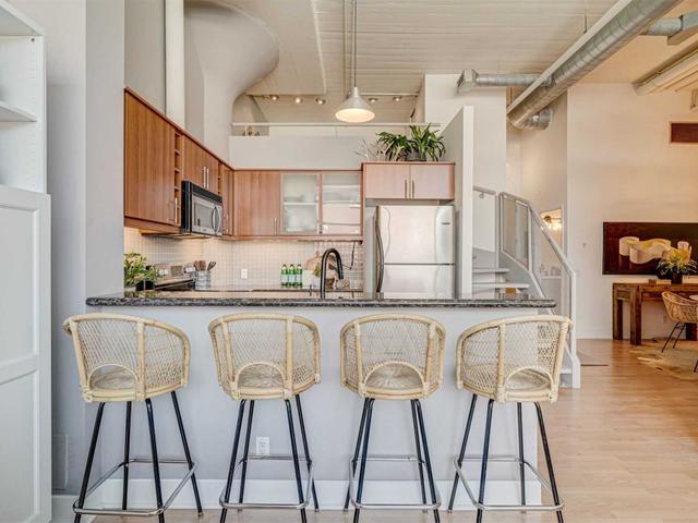 128 - 1001 Roselawn Ave