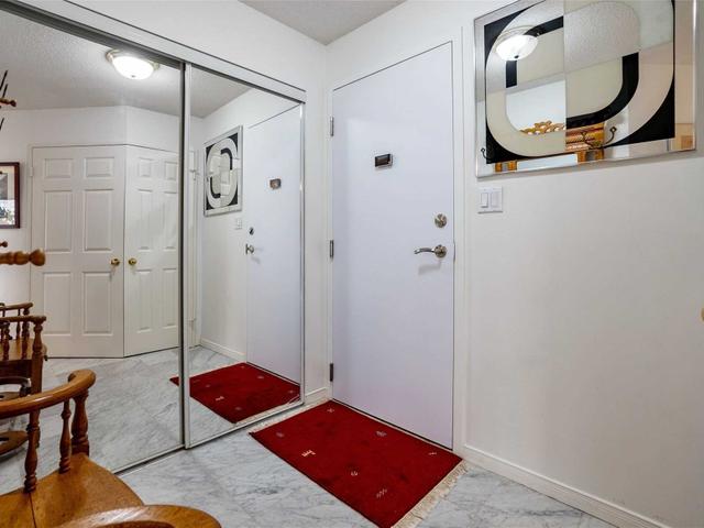 817 - 2261 Lake Shore Blvd W