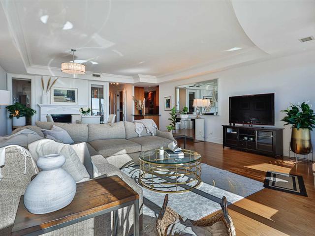 317 - 2095 Lake Shore Blvd W