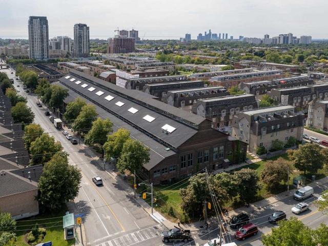 231 - 1100 Lansdowne Ave