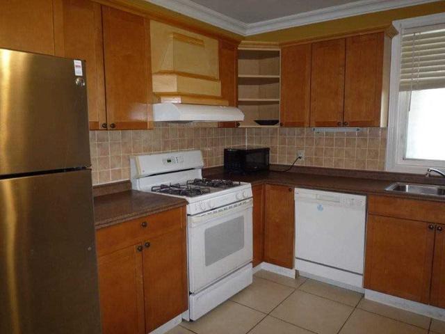 Upper - 627 Caledonia Rd