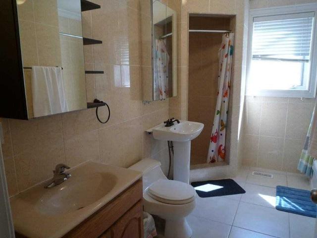 Upper - 627 Caledonia Rd