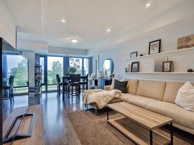 515 - 142 Widdicombe Hill Blvd