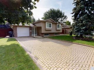 6095 Starfield Cres