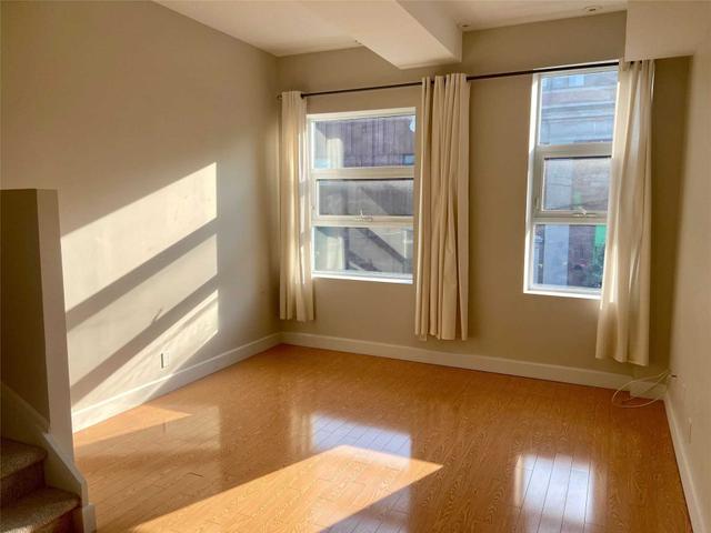 202 - 235 Medland St