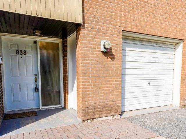 838 - 26 Tandridge Cres