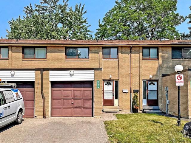 303 Fleetwood Cres