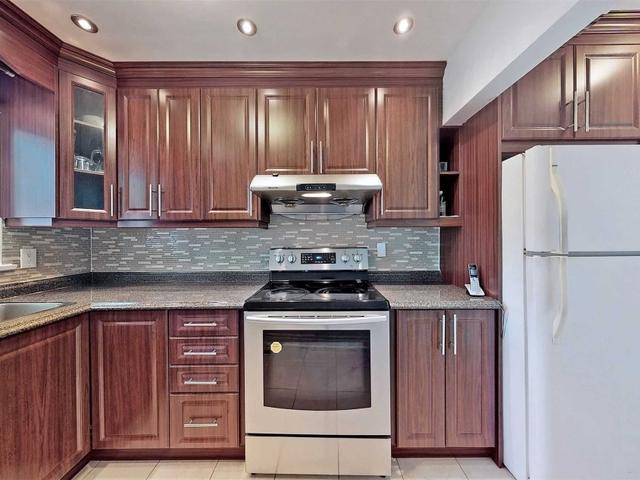303 Fleetwood Cres