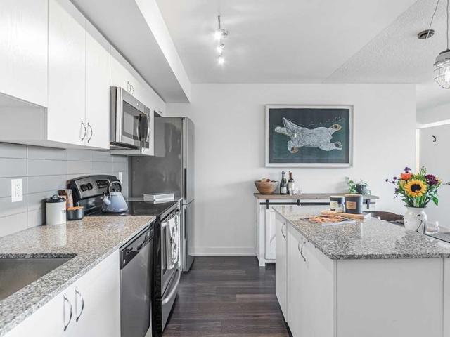 712 - 11 Superior Ave