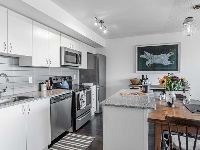 712 - 11 Superior Ave