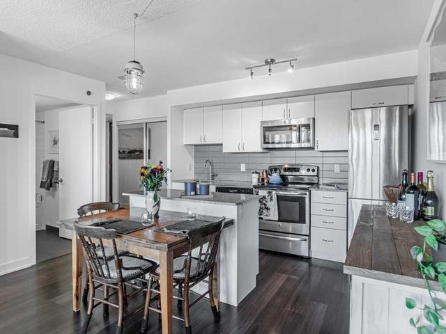 712 - 11 Superior Ave