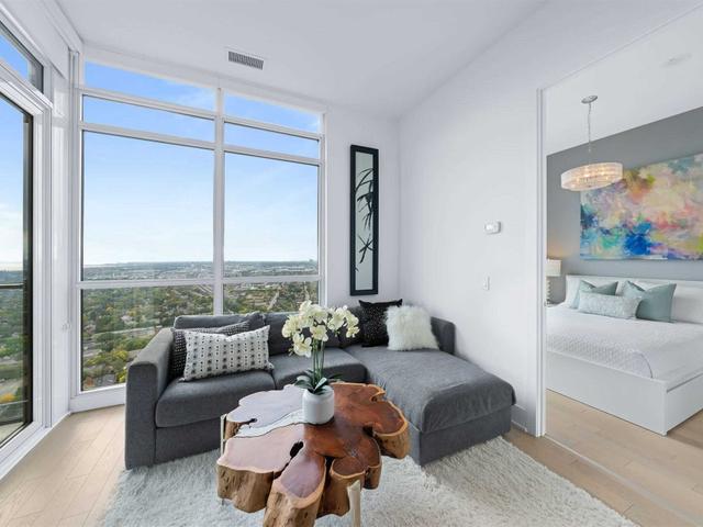 PH04 - 10 Park Lawn Rd