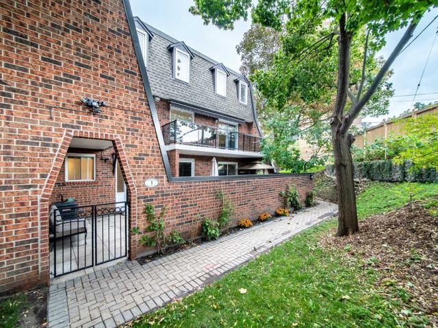 1 - 24 La Rose Ave