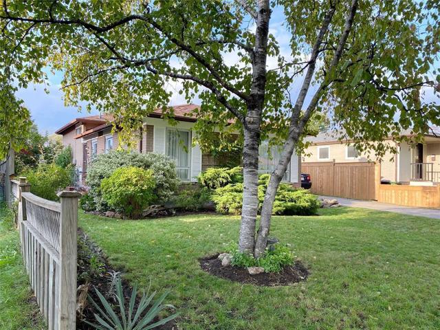 16 Duntroon Cres