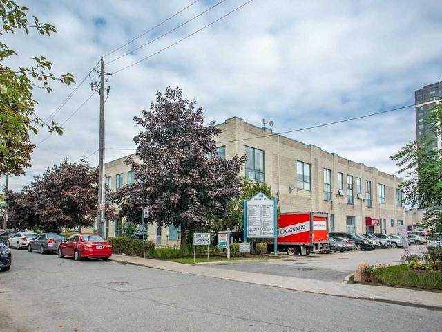 37 - 1444 Dupont St W