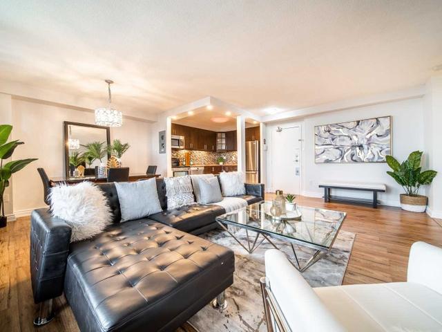 2203 - 3390 Weston  Rd