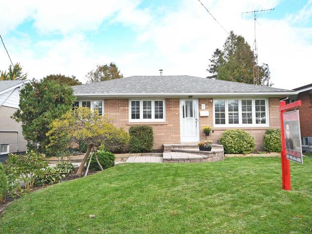 7 Lesbury Ave