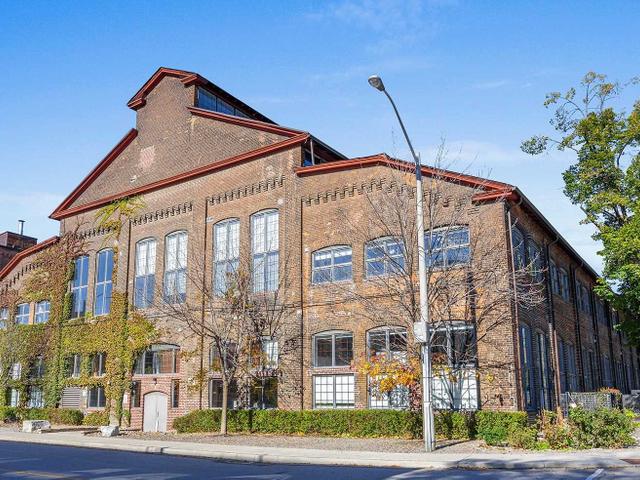 346 - 1100 Lansdowne Ave