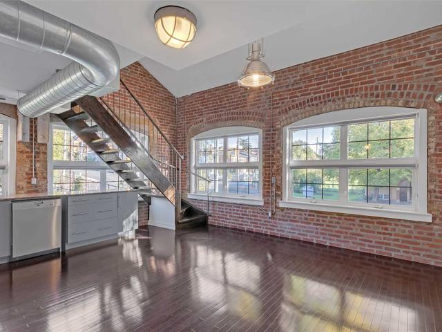 342 - 1100 Lansdowne Ave