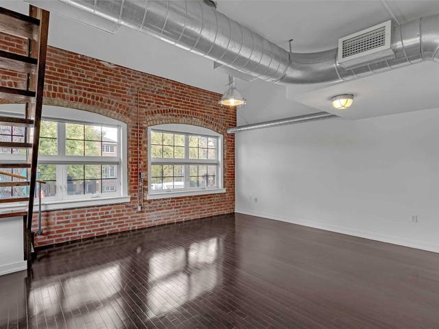 342 - 1100 Lansdowne Ave