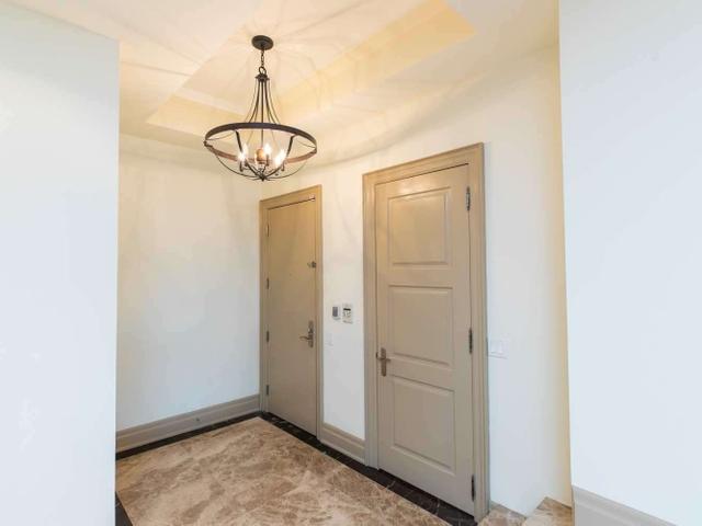 102 - 2095 Lake Shore Blvd