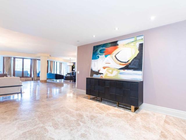 102 - 2095 Lake Shore Blvd