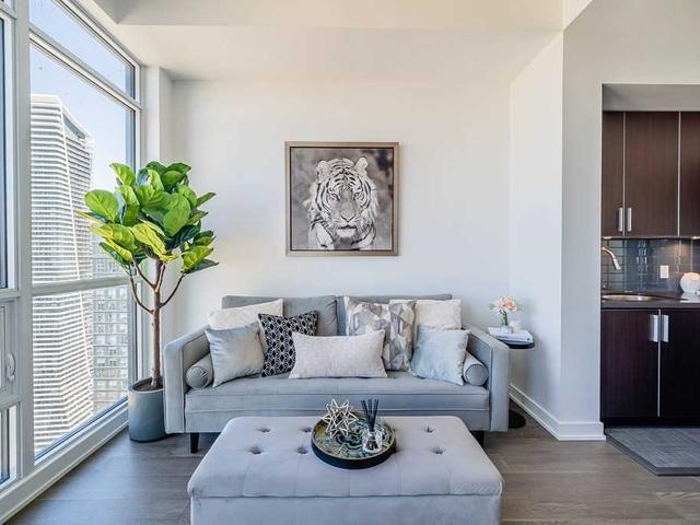 LPH05 - 2220 Lake Shore Blvd W