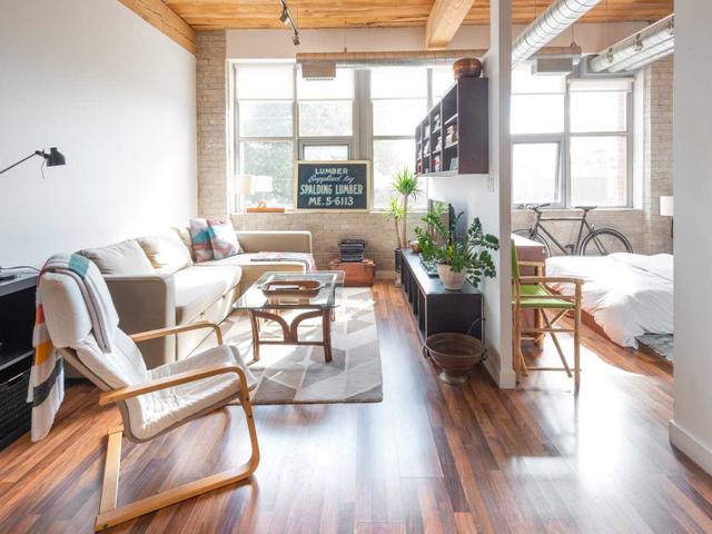 305 - 2154 Dundas St W