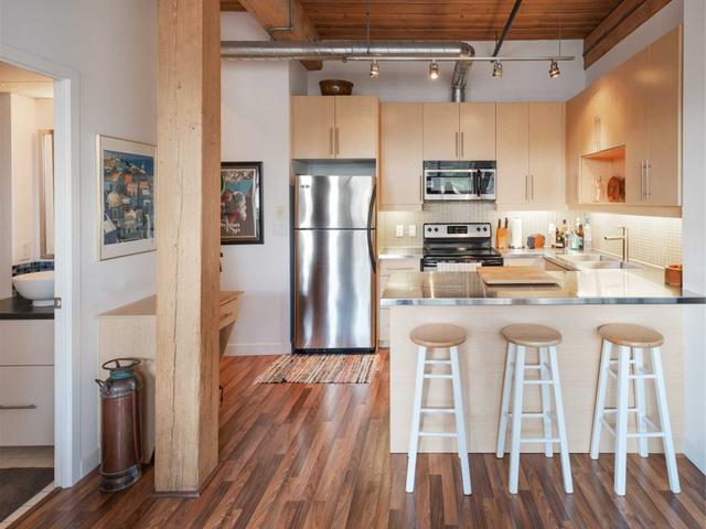 305 - 2154 Dundas St W