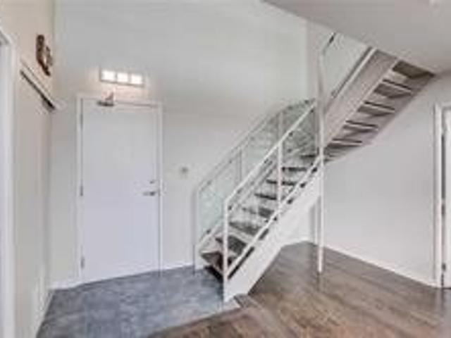 411 - 300 Manitoba St