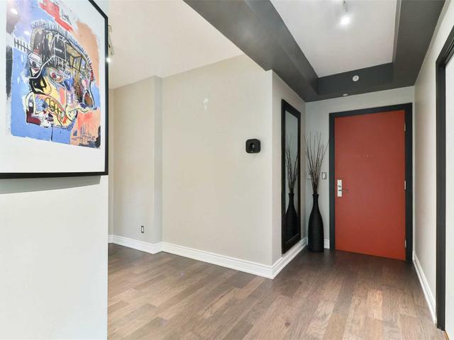 909 - 5101 Dundas St W